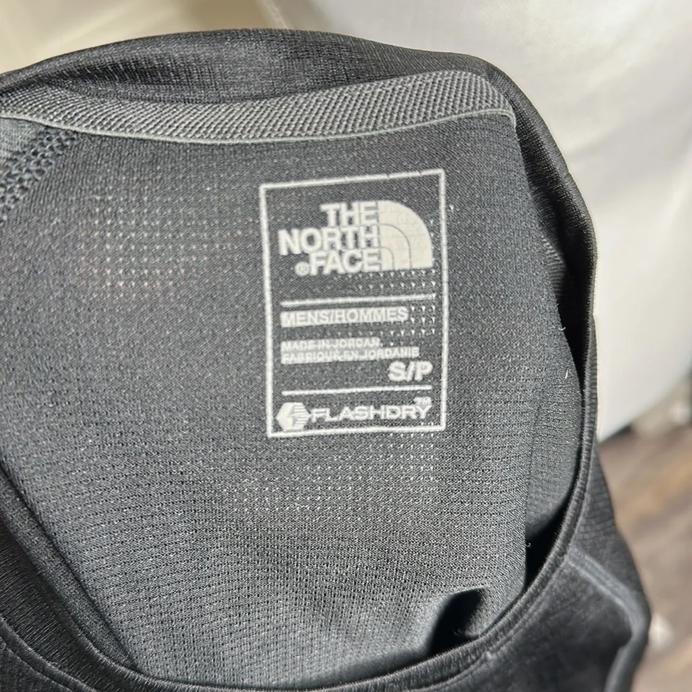 The North Face shirt size small